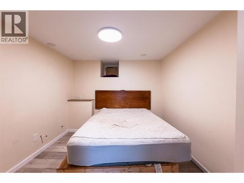 320 Chatham Street, Nelson, BC - Indoor Photo Showing Bedroom