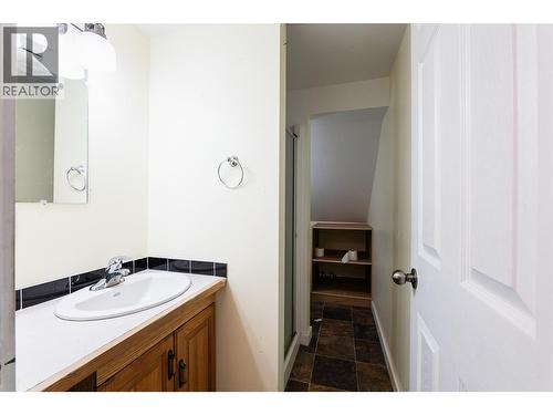 320 Chatham Street, Nelson, BC - Indoor Photo Showing Bathroom