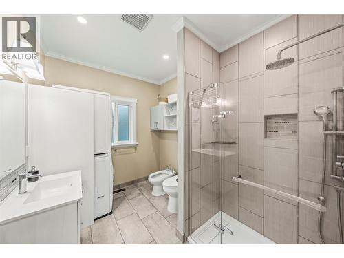 5936 Highway 6, Coldstream, BC - Indoor Photo Showing Bathroom