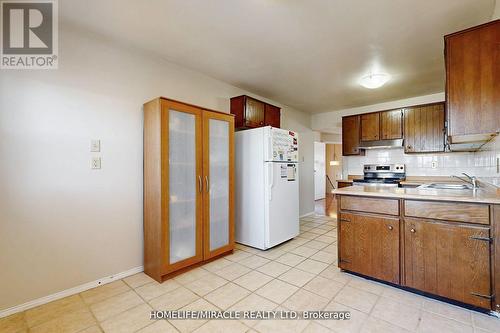 33 Quarry Drive, Orangeville, ON - Indoor Photo Showing Kitchen With Double Sink
