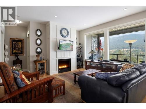 1404 Copper Mountain Court Unit# 33, Vernon, BC - Indoor Photo Showing Living Room With Fireplace