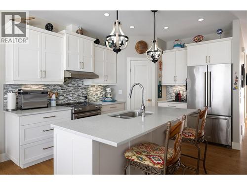 1404 Copper Mountain Court Unit# 33, Vernon, BC - Indoor Photo Showing Kitchen With Double Sink With Upgraded Kitchen