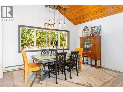 6171 50 Street Nw, Salmon Arm, BC - Indoor Photo Showing Dining Room