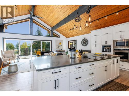 6171 50 Street Nw, Salmon Arm, BC - Indoor Photo Showing Kitchen