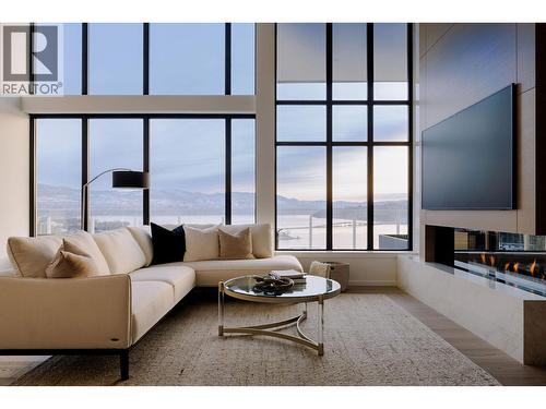 1181 Sunset Drive Unit# 2901, Kelowna, BC - Indoor Photo Showing Living Room