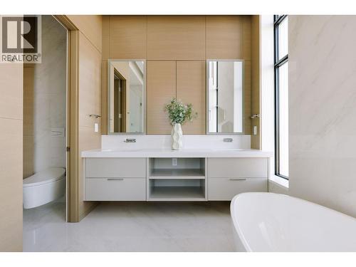 1181 Sunset Drive Unit# 2901, Kelowna, BC - Indoor Photo Showing Bathroom