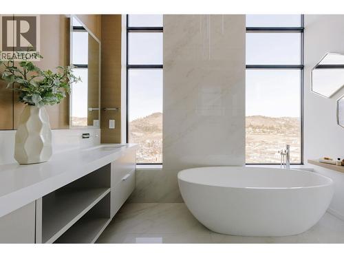 1181 Sunset Drive Unit# 2901, Kelowna, BC - Indoor Photo Showing Bathroom