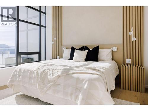 1181 Sunset Drive Unit# 2901, Kelowna, BC - Indoor Photo Showing Bedroom