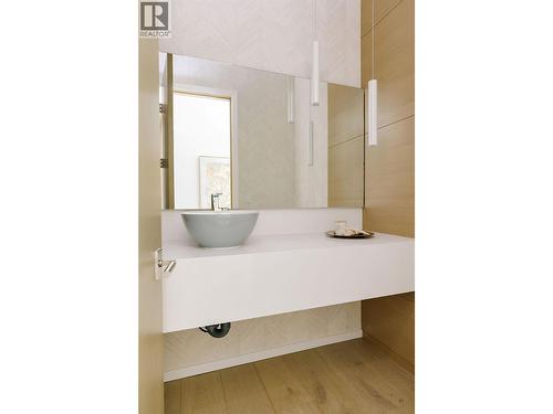 1181 Sunset Drive Unit# 2901, Kelowna, BC - Indoor Photo Showing Bathroom