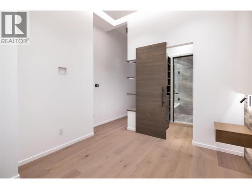 1181 Sunset Drive Unit# 2902, Kelowna, BC - Indoor Photo Showing Other Room