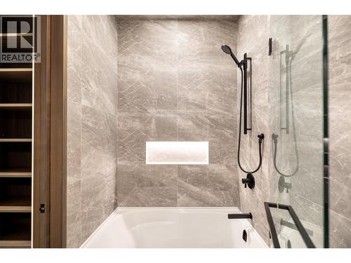 1181 Sunset Drive Unit# 2902, Kelowna, BC - Indoor Photo Showing Bathroom