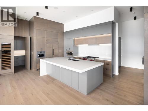 1181 Sunset Drive Unit# 2902, Kelowna, BC - Indoor Photo Showing Kitchen