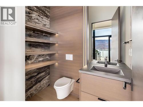 1181 Sunset Drive Unit# 2902, Kelowna, BC - Indoor Photo Showing Bathroom