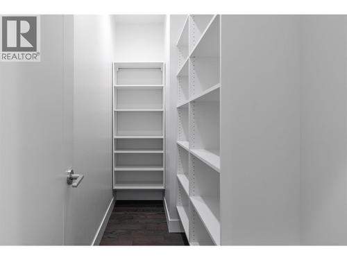 1181 Sunset Drive Unit# 2703, Kelowna, BC - Indoor With Storage