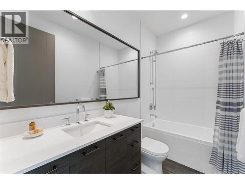1181 Sunset Drive Unit# 2703, Kelowna, BC - Indoor Photo Showing Bathroom