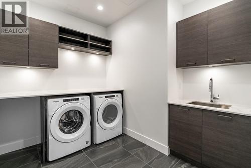 1181 Sunset Drive Unit# 2703, Kelowna, BC - Indoor Photo Showing Laundry Room