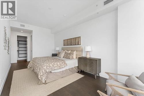 1181 Sunset Drive Unit# 2601, Kelowna, BC - Indoor Photo Showing Bedroom