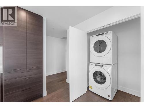 1181 Sunset Drive Unit# 2205, Kelowna, BC - Indoor Photo Showing Laundry Room