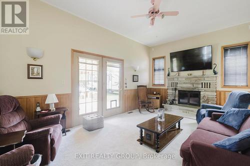 152 Chatterton Valley Crescent, Quinte West (Sidney Ward), ON - Indoor Photo Showing Living Room With Fireplace