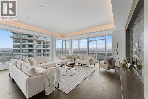 1181 Sunset Drive Unit# 2801, Kelowna, BC - Indoor Photo Showing Living Room