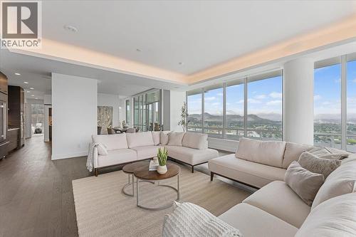 1181 Sunset Drive Unit# 2801, Kelowna, BC - Indoor Photo Showing Living Room