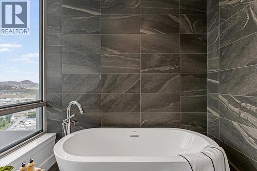 1181 Sunset Drive Unit# 2801, Kelowna, BC - Indoor Photo Showing Bathroom