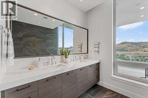 1181 Sunset Drive Unit# 2801, Kelowna, BC - Indoor Photo Showing Bathroom