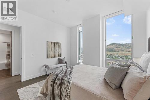 1181 Sunset Drive Unit# 2801, Kelowna, BC - Indoor Photo Showing Bedroom