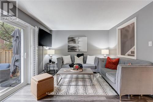 48 - 2825 Gananoque Drive, Mississauga, ON - Indoor Photo Showing Living Room