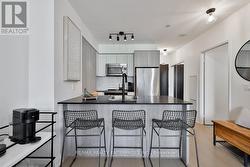 Breakfast Peninsula, Quartz Counters - 