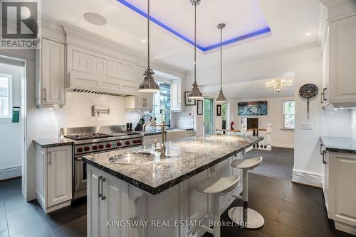 166 High Park Avenue, Toronto, ON - Indoor Photo Showing Kitchen With Upgraded Kitchen