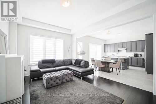 Family Room - 25 Kentledge Avenue, East Gwillimbury, ON - Indoor Photo Showing Living Room