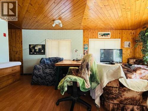 27-833 Range Road, Whitehorse, YT - Indoor Photo Showing Living Room With Fireplace