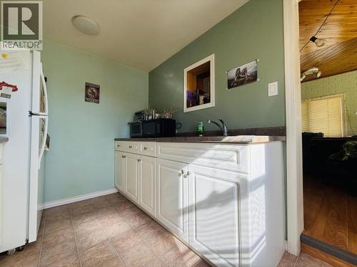 27-833 Range Road, Whitehorse, YT - Indoor Photo Showing Bathroom