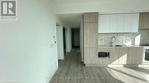 1621 - 2020 Bathurst Street, Toronto, ON - Indoor