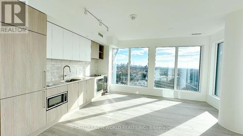 1621 - 2020 Bathurst Street, Toronto, ON - Indoor