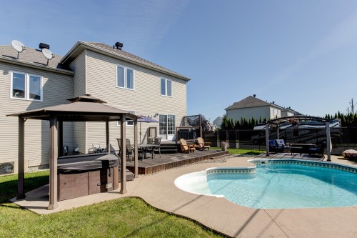 Vue d'ensemble - 847 Rue Du Biat, Saint-Jean-Sur-Richelieu, QC - Outdoor With In Ground Pool With Exterior