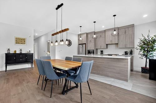 Dinette - 202-180 34E Rue O., Venise-En-Québec, QC - Indoor Photo Showing Dining Room