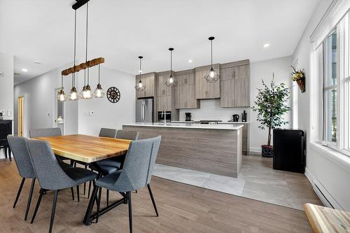 Dinette - 202-180 34E Rue O., Venise-En-Québec, QC - Indoor Photo Showing Dining Room