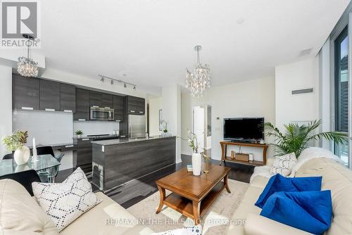 2007 - 55 Eglinton Avenue W, Mississauga, ON - Indoor Photo Showing Living Room