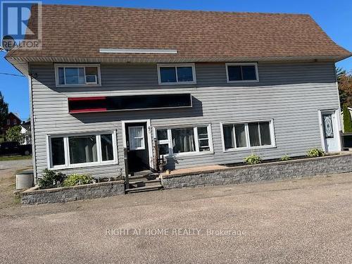 45 Pembroke Street, Whitewater Region, ON - Indoor Photo Showing Other Room