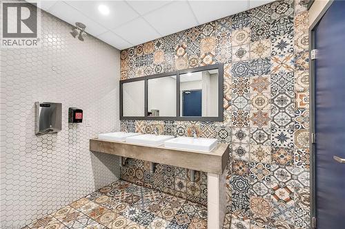 737 Barton Street E, Hamilton, ON 