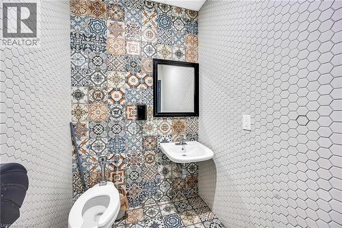 737 Barton Street E, Hamilton, ON 