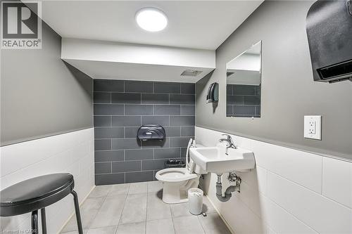 737 Barton Street E, Hamilton, ON 