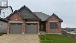 25 AVERY PLACE  Perth East (Milverton), ON N0K 1M0