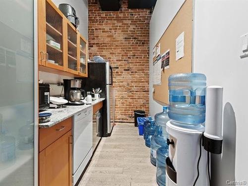 Kitchen - A04A-48 Rue Le Royer O., Montréal (Ville-Marie), QC 