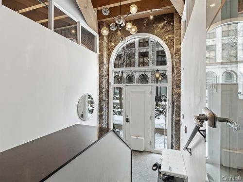 Staircase - A04A-48 Rue Le Royer O., Montréal (Ville-Marie), QC 