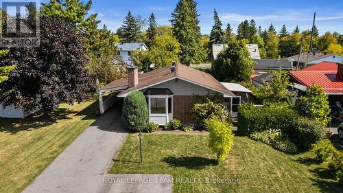 3 DOMUS CRESCENT  Ottawa, ON K2H 6A3