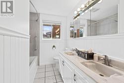 Main level 5 pc bathroom - 