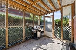 Screened in patio w/ access to kitchen & yard - 